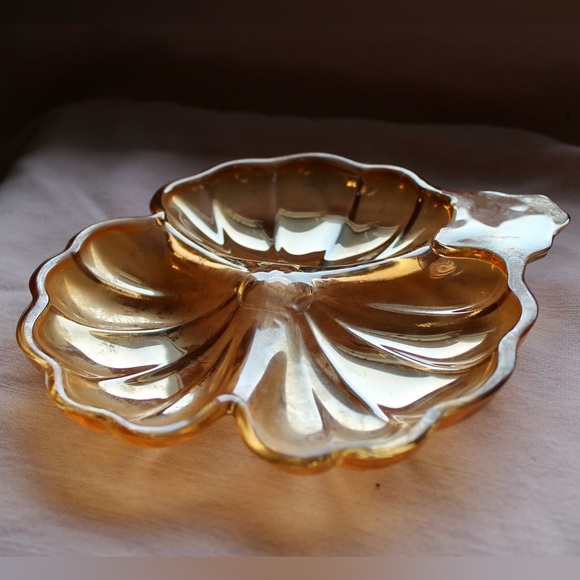 (2pc) Antique 1930s Jeanette Carnival Glass 3-Leaf Clover Trinket Dishes - Picture 4 of 12